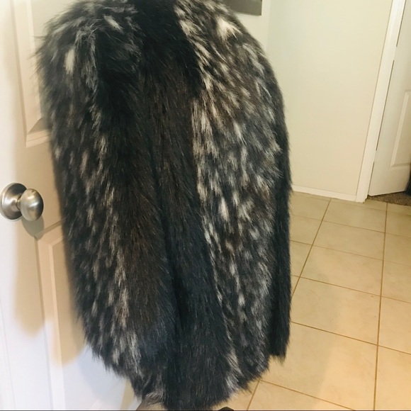 Vintage Black & Gray Faux Fur Women’s Gorgeous Coat size M - Picture 8 of 16